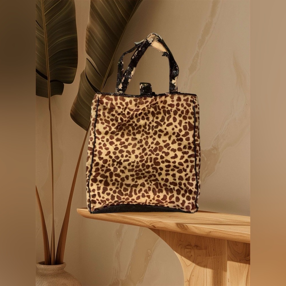 ISO Bath and Body Works Vintage tote bag/purse leopard/giraffe/cheetah print